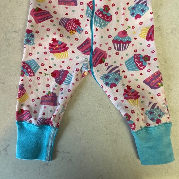 Hanna Andersson Sleeper Pajamas Cupcakes 🧁 6-9m - Picture 9 of 10